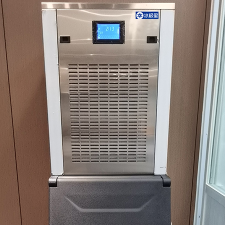 200公斤雪花制冰机交付浙江某餐饮店使用